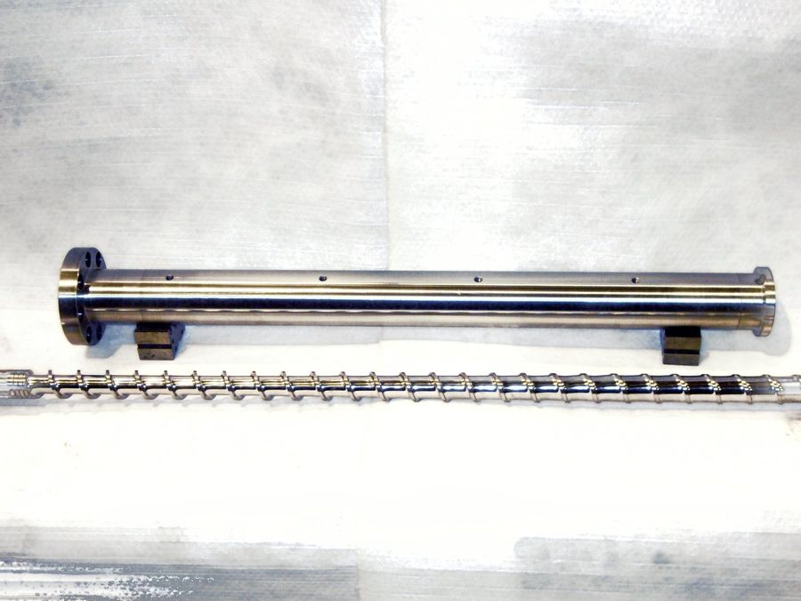 Barrel and feedscrew packed on cloth in the workshop