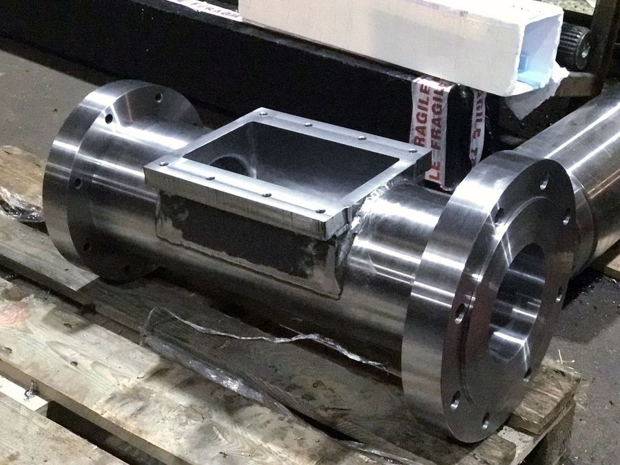 Feed throat assemblies stacked on a pallet